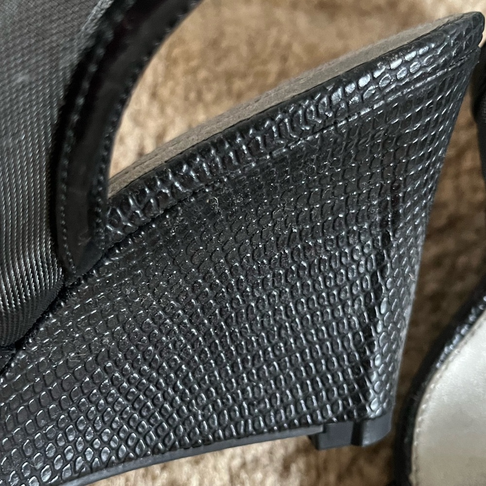 Bandolino Mesh Wedge Heeled Sandal - Size 7 - Picture 4 of 4